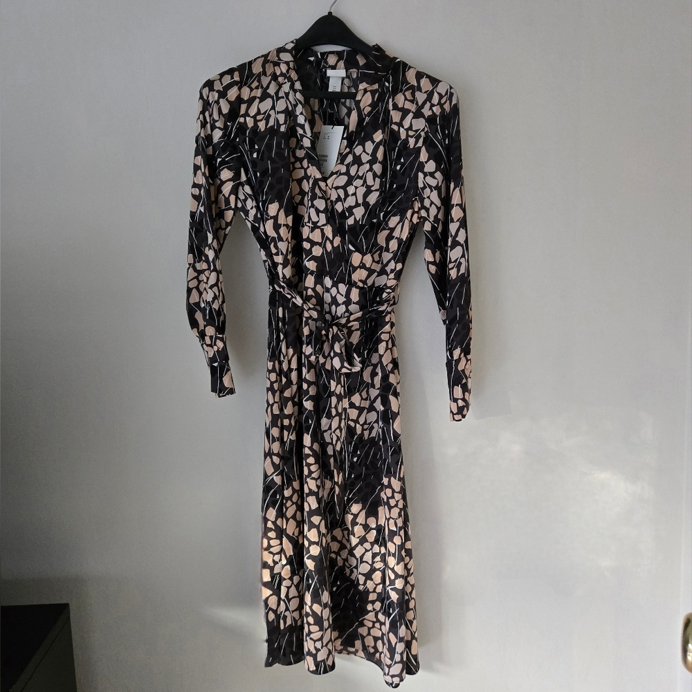 Elegant Black and Cream Patterned Dress